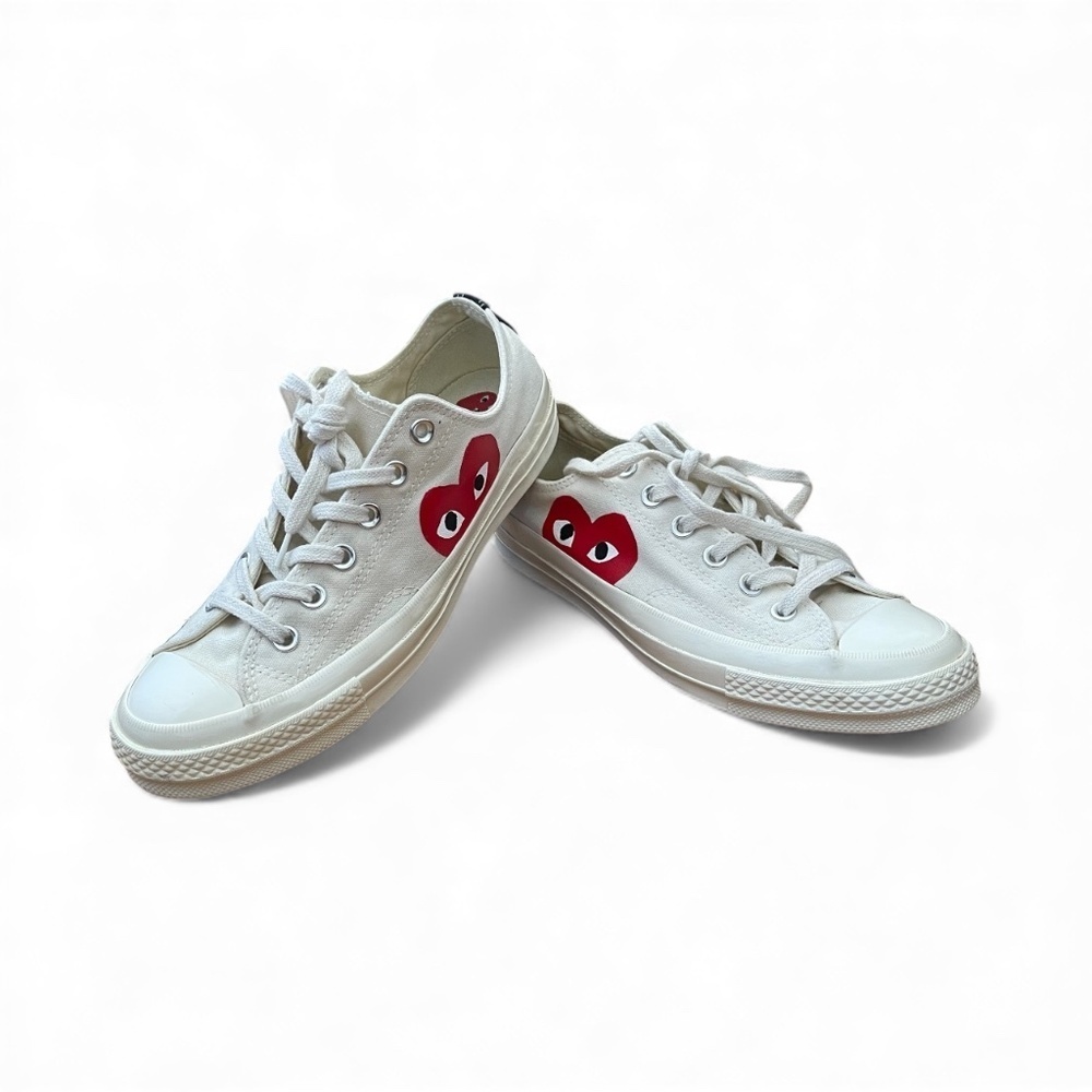 Comme des Garçons Play x Converse Heart Logo Sneakers - EUC